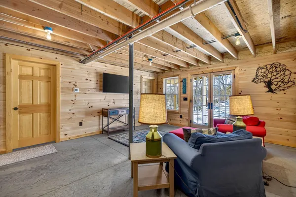 $1,095,000 | 86 Gov Wentworth Highway, Mirror Lake, NH 03853
