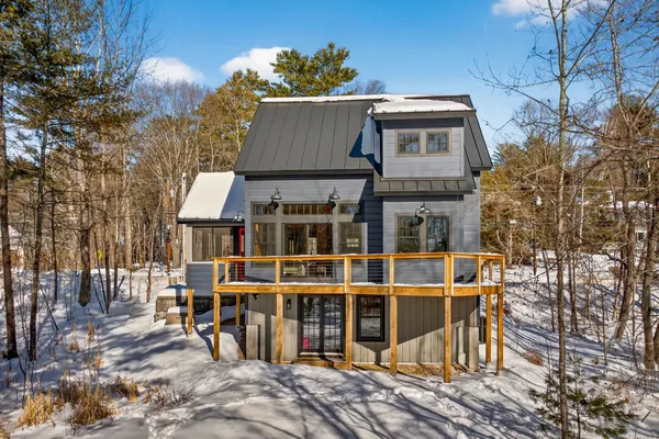 $1,095,000 | 86 Gov Wentworth Highway, Mirror Lake, NH 03853