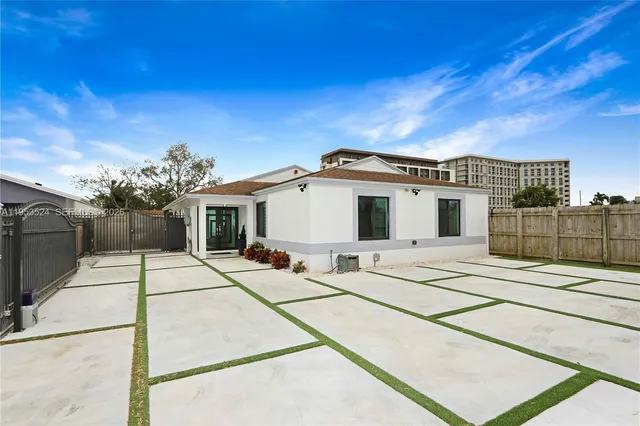 a view of a terrace with a outdoor space