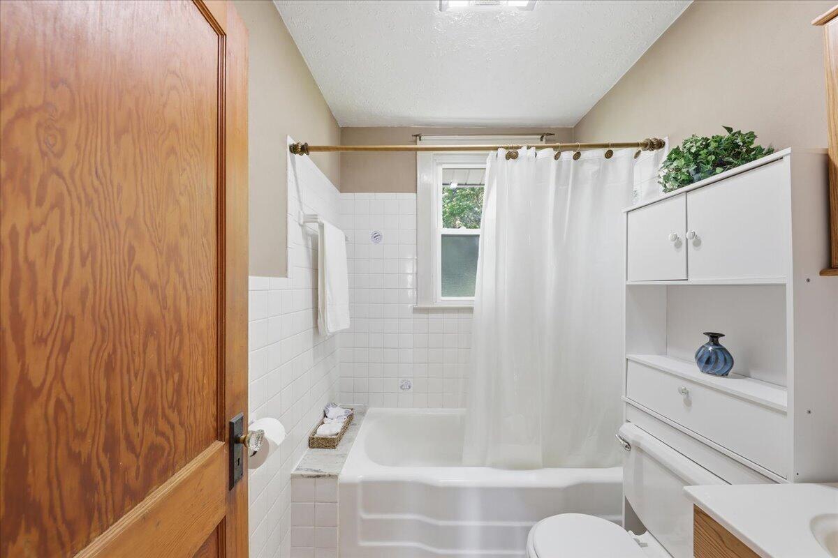 2955 Mechanicsburg Road Springfield, OH 45503 - Photo 16 of 55 28-Bathroom