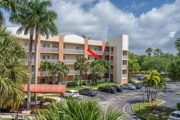 $204,000 | 7775 Yardley Drive, Unit 314, Tamarac, FL 33321