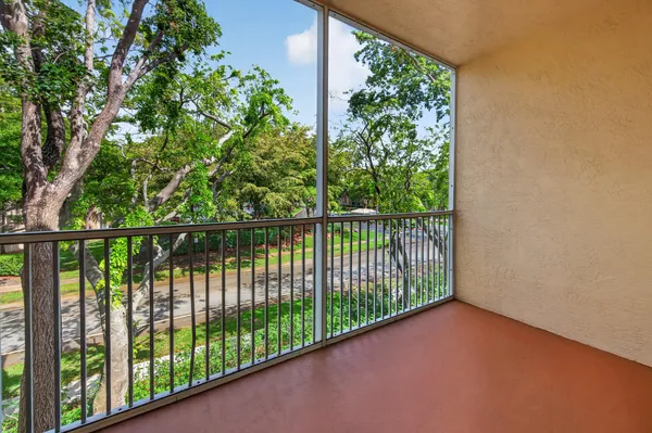 $204,000 | 7775 Yardley Drive, Unit 314, Tamarac, FL 33321