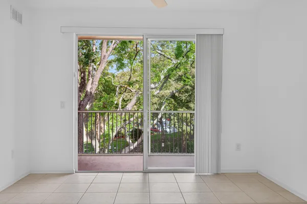 $204,000 | 7775 Yardley Drive, Unit 314, Tamarac, FL 33321