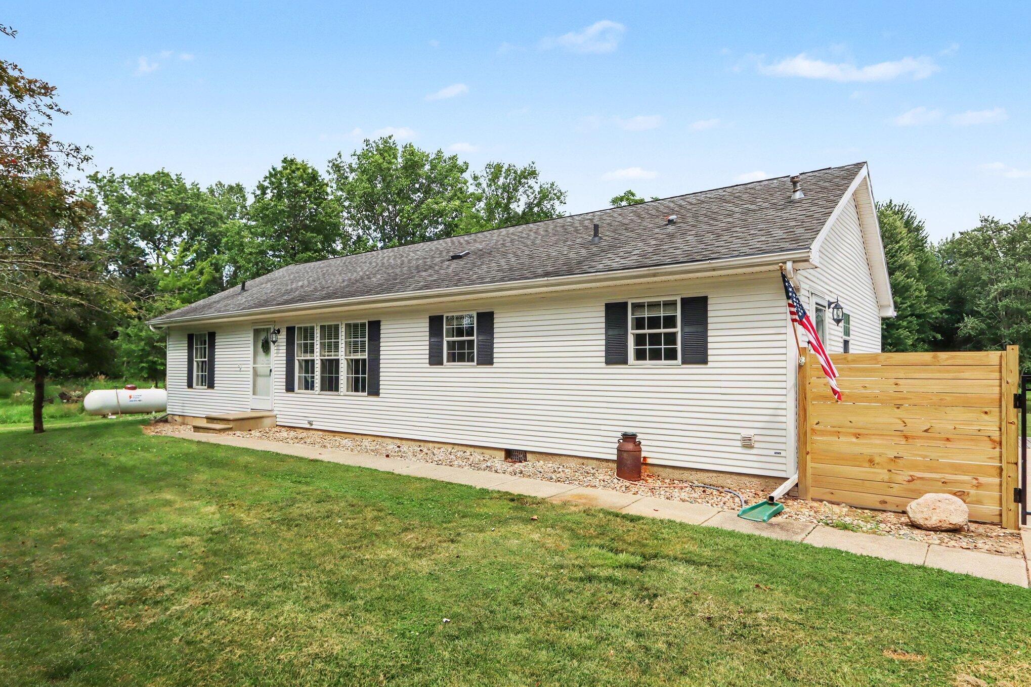 56883 Pulver Road Three Rivers, MI 49093 - Photo 3 of 30 020_file_2873