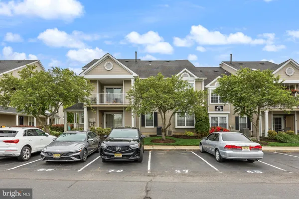 $299,000 | 404 Saxony Drive, Mount Laurel, NJ 08054