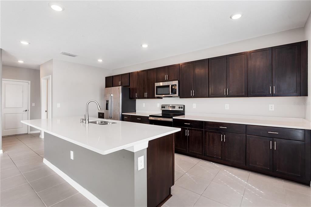 1139 Calico Pointe Circle Groveland, FL 34736 - Photo 7 of 21