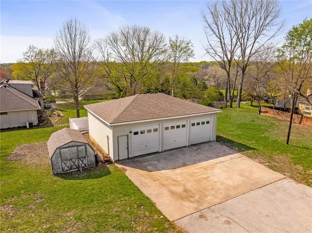 $600,000 | 6640 Pflumm Road, Shawnee, KS 66216
