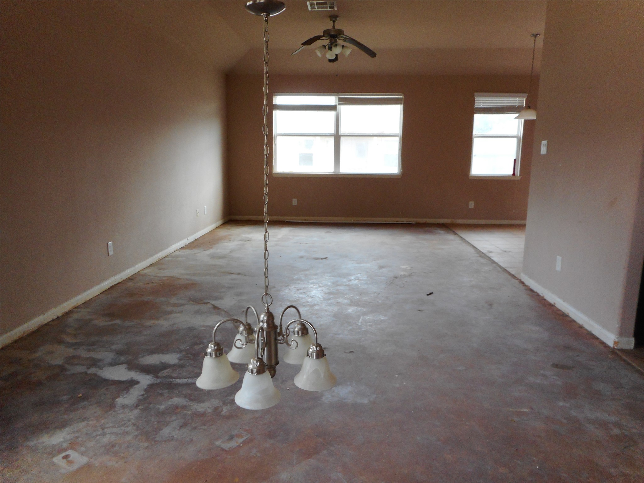 21418 Forest Colony Drive Porter, TX 77365 - Photo 8 of 21 an empty room with windows