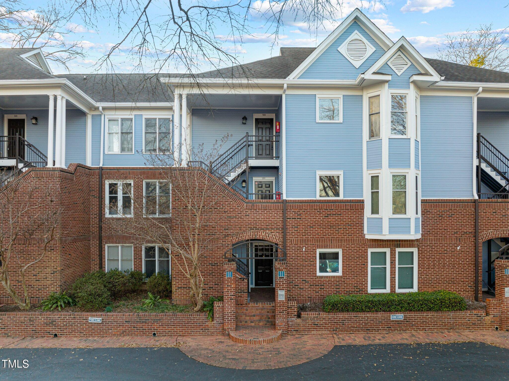 243 New Bern Place, Unit 301 Raleigh, NC 27601 - Photo 3 of 31 3-web-or-mls-DJI_0328