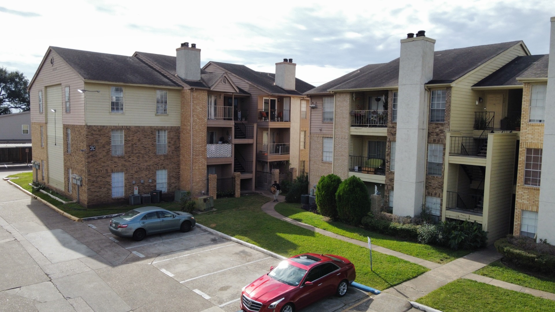 10101 South Gessner Road, Unit 912 Houston, TX 77071 - Photo 44 of 47 a view of a house with a cars park front of a house
