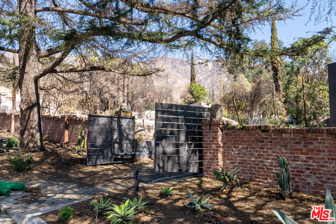 3000 Santa Rosa Avenue Altadena, CA 91001 - Photo 5 of 9 a backyard of a house with lots of green space