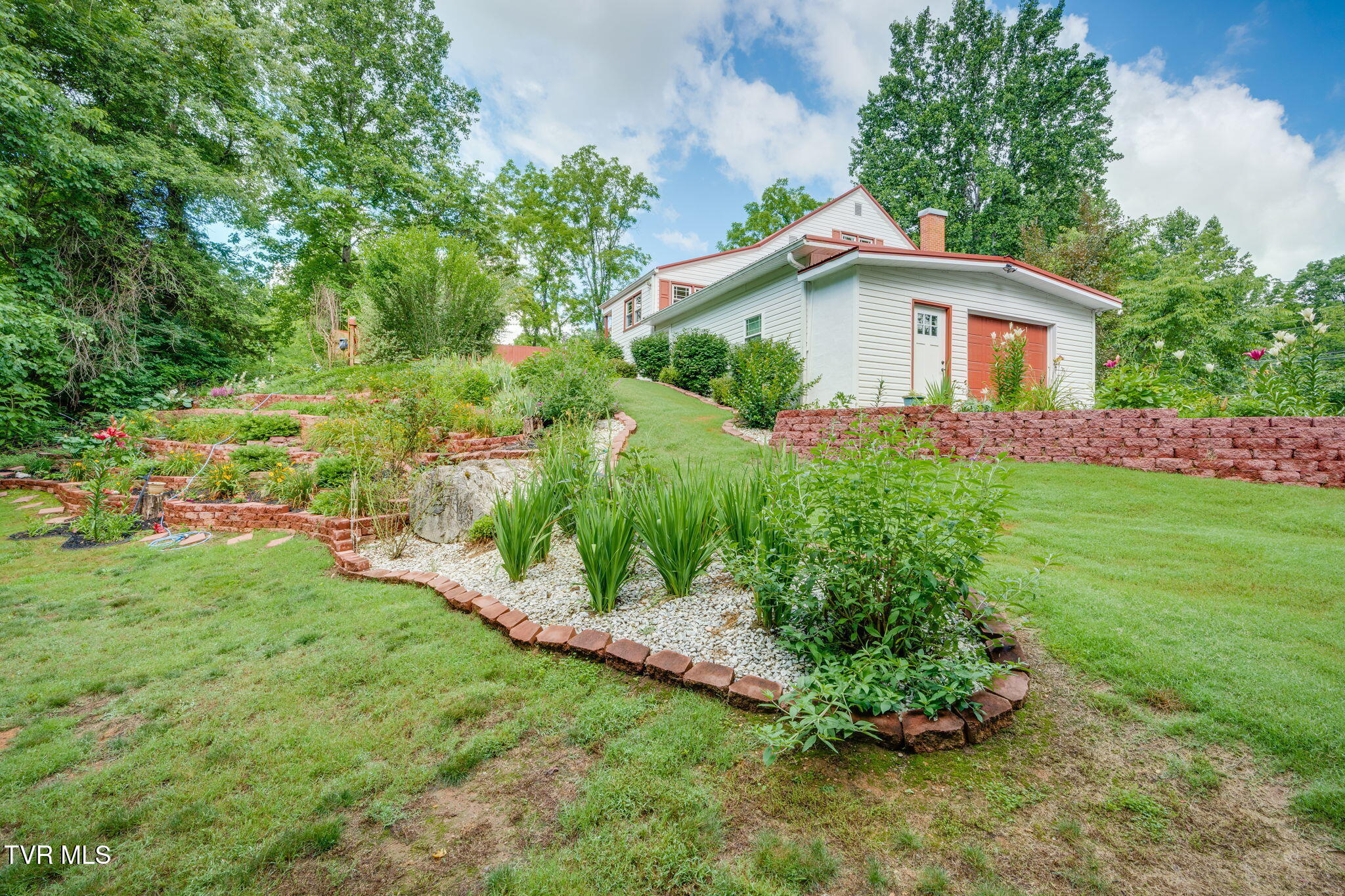 1384 Walnut Grove Road Bluff City, TN 37618 - Photo 30 of 43 030