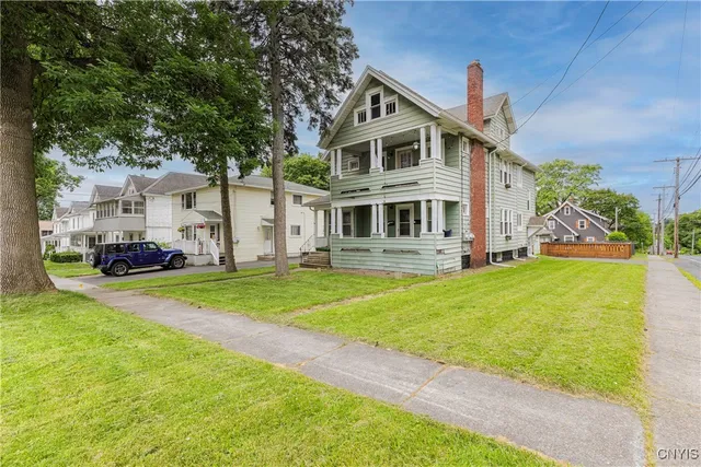 $329,900 | 423 Highland Avenue, De Witt, NY 13057