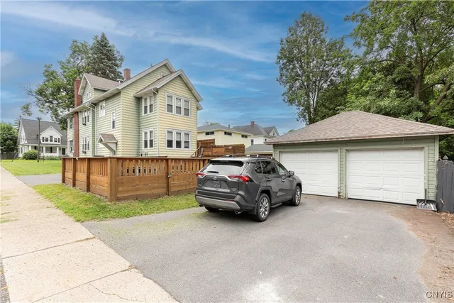 $329,900 | 423 Highland Avenue, De Witt, NY 13057