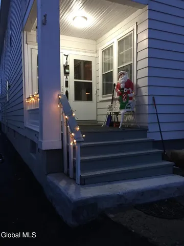 $1,200 | 7 Edison Avenue, Unit 2ND FL REAR, Albany, NY 12208