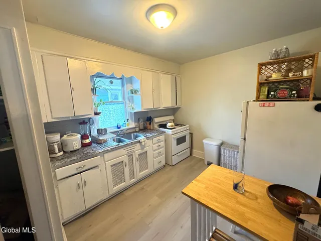 $1,200 | 7 Edison Avenue, Unit 2ND FL REAR, Albany, NY 12208