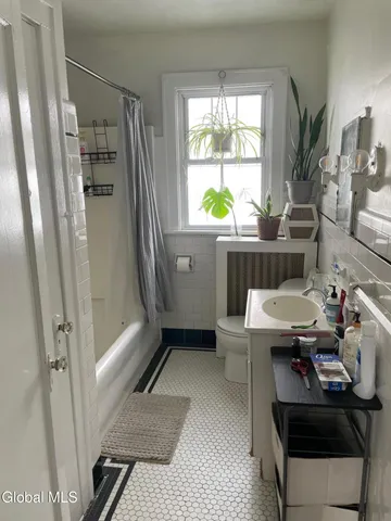 $1,200 | 7 Edison Avenue, Unit 2ND FL REAR, Albany, NY 12208