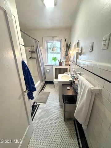 $1,200 | 7 Edison Avenue, Unit 2ND FL REAR, Albany, NY 12208