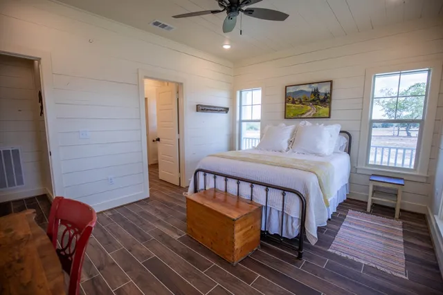 $1,190,000 | 1255 County Road 260, Weimar, TX 78962