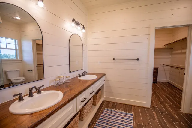 $1,190,000 | 1255 County Road 260, Weimar, TX 78962