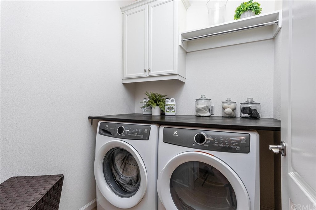 1039 Ford Drive Nipomo, CA 93444 - Photo 23 of 45 a view of entryway with washer and dryer