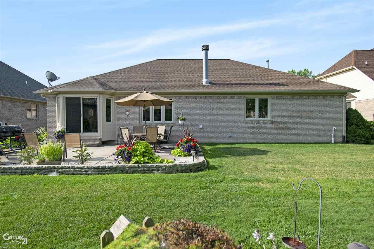 34349 Country Meadow Road New Baltimore, MI 48047 - Photo 32 of 37 31389832-31.JPG