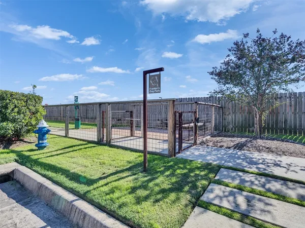 $3,000 | 5702 Rucio Lane, Houston, TX 77092