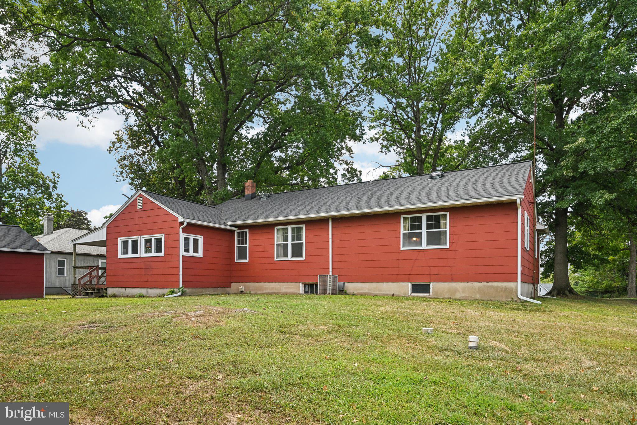 60 Brownback Road Royersford, PA 19468 - Photo 39 of 50 a front view of a house with garden