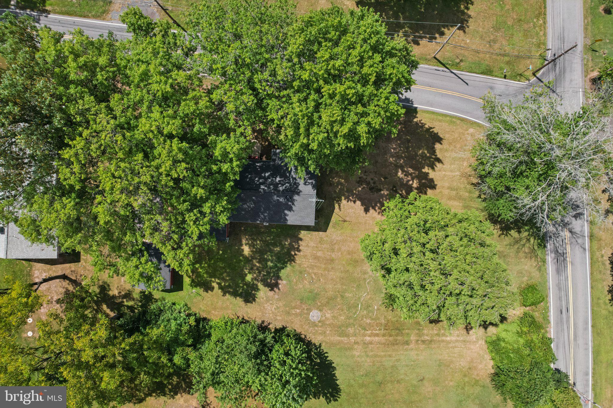 60 Brownback Road Royersford, PA 19468 - Photo 46 of 50 a view of a garden with a fountain