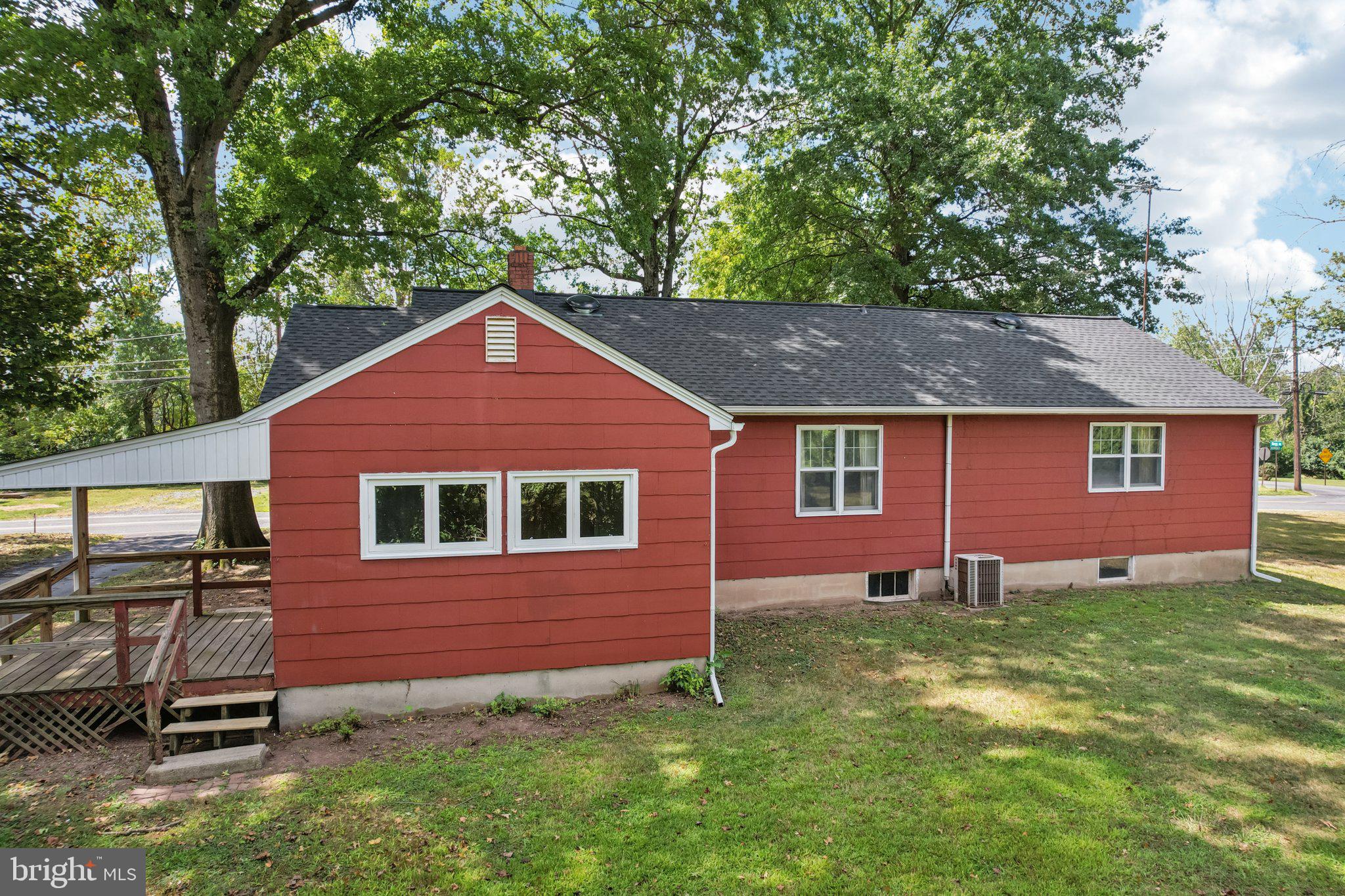 60 Brownback Road Royersford, PA 19468 - Photo 5 of 50 a front view of a house with garden