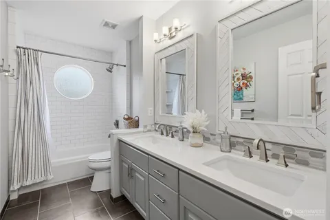 $2,500,000 | 27239 Southeast 27th Street, Sammamish, WA 98075