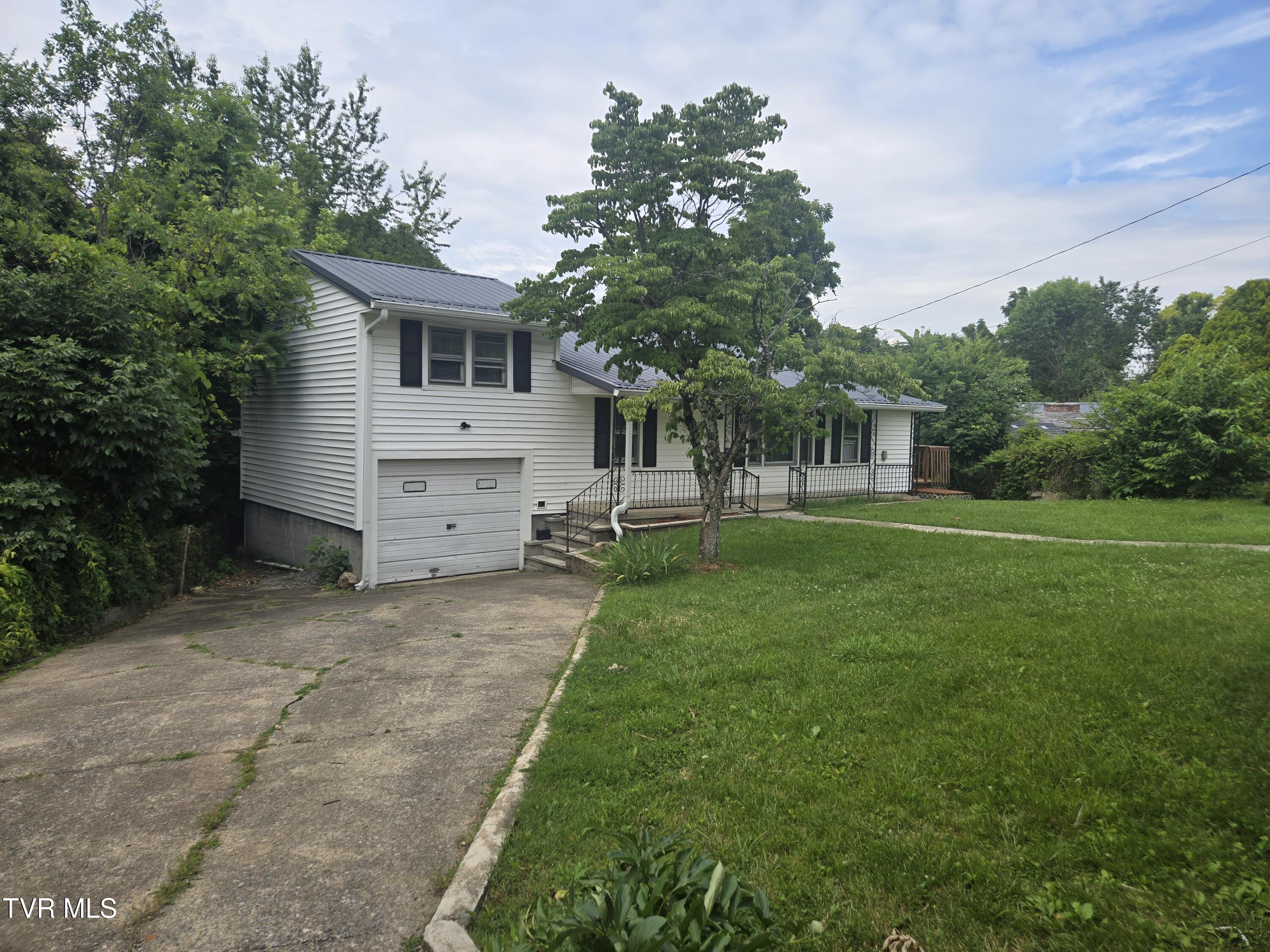 1570 Granby Road Kingsport, TN 37660 - Photo 1 of 31 20260608_144159