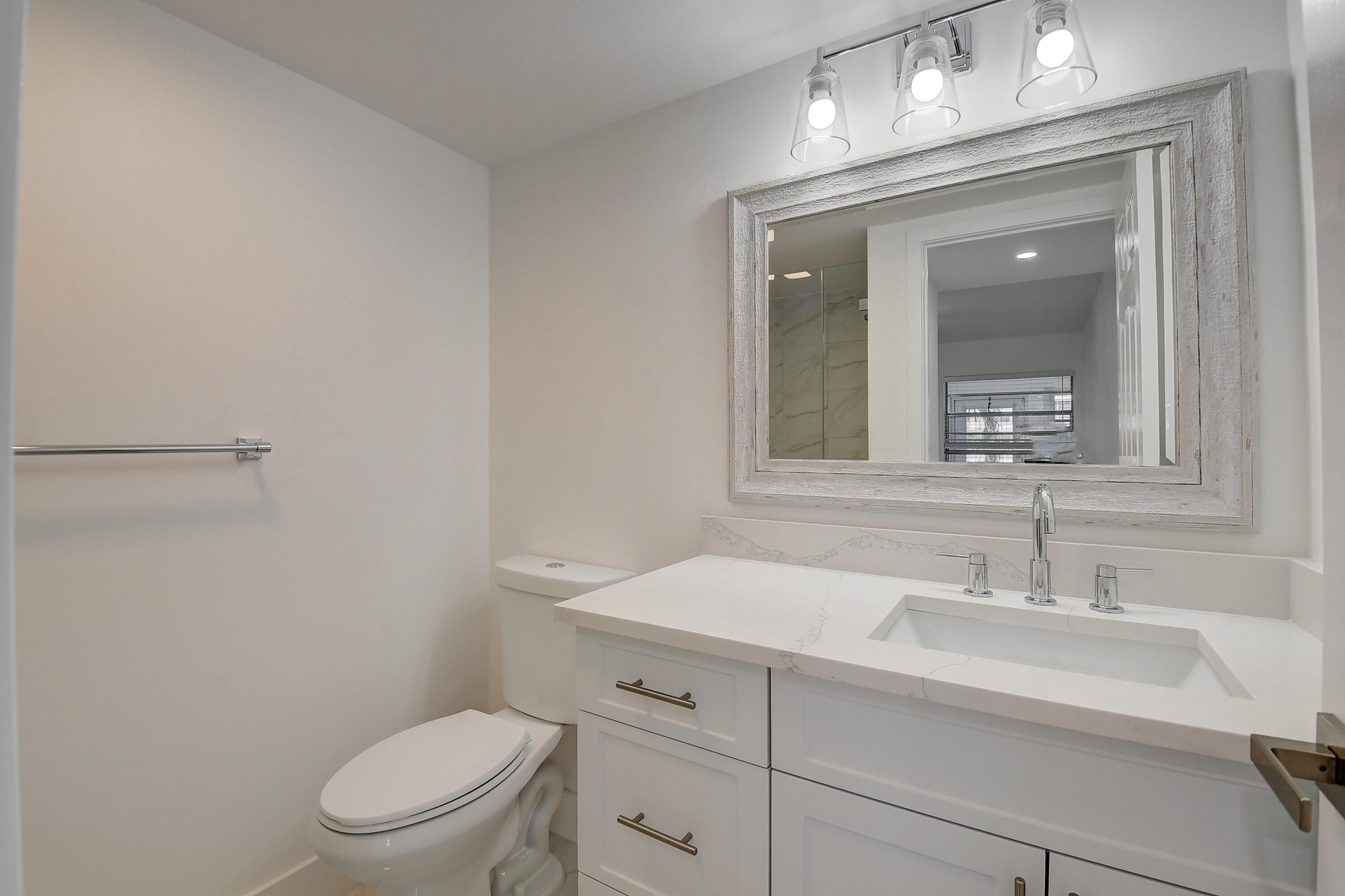 392 Saxony Way Delray Beach, FL 33446 - Photo 14 of 27 16_dsc_3376_77_78_79_80