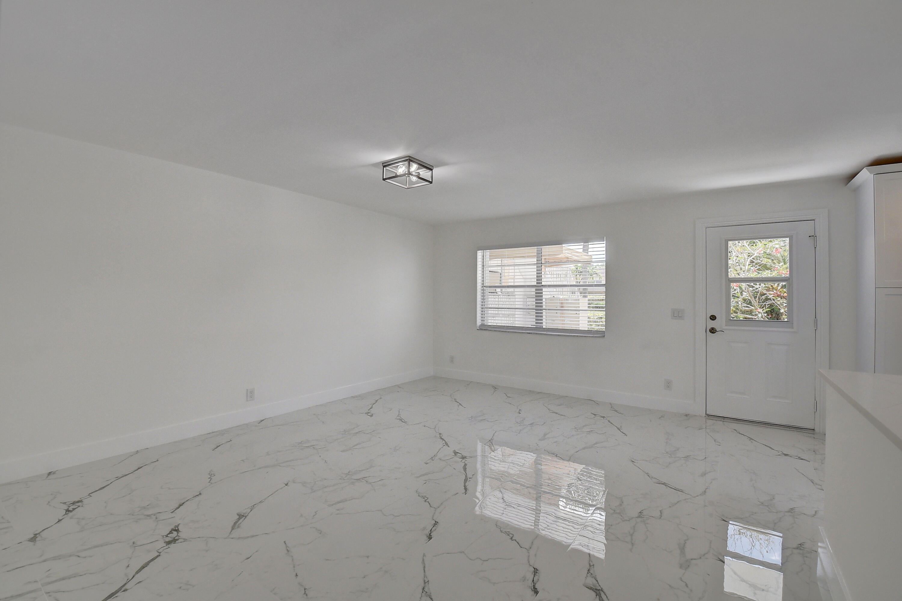 392 Saxony Way Delray Beach, FL 33446 - Photo 2 of 27 03_dsc_3306_07_08_09_10