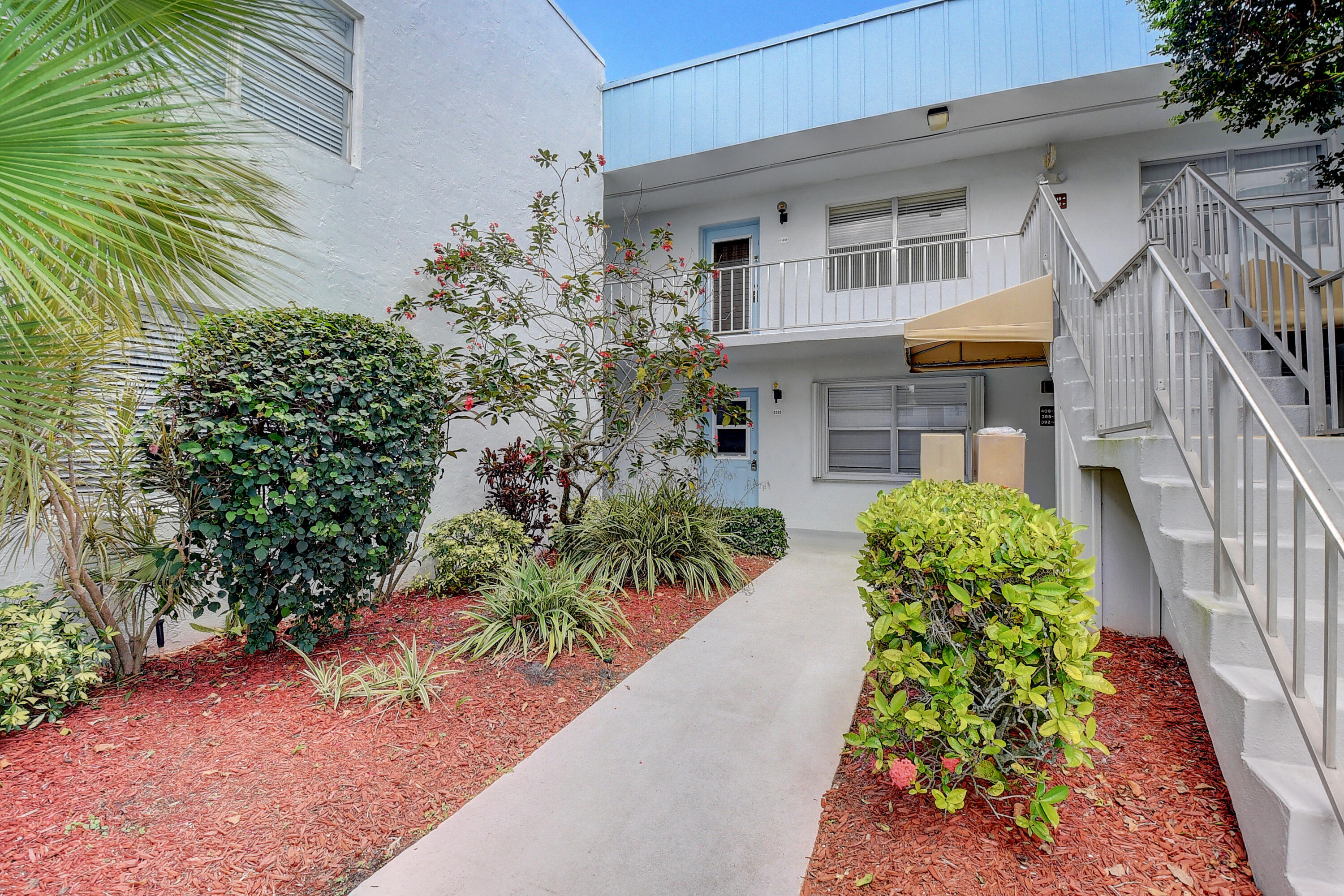 392 Saxony Way Delray Beach, FL 33446 - Photo 23 of 27 02_dsc_3301_2_3_4_5