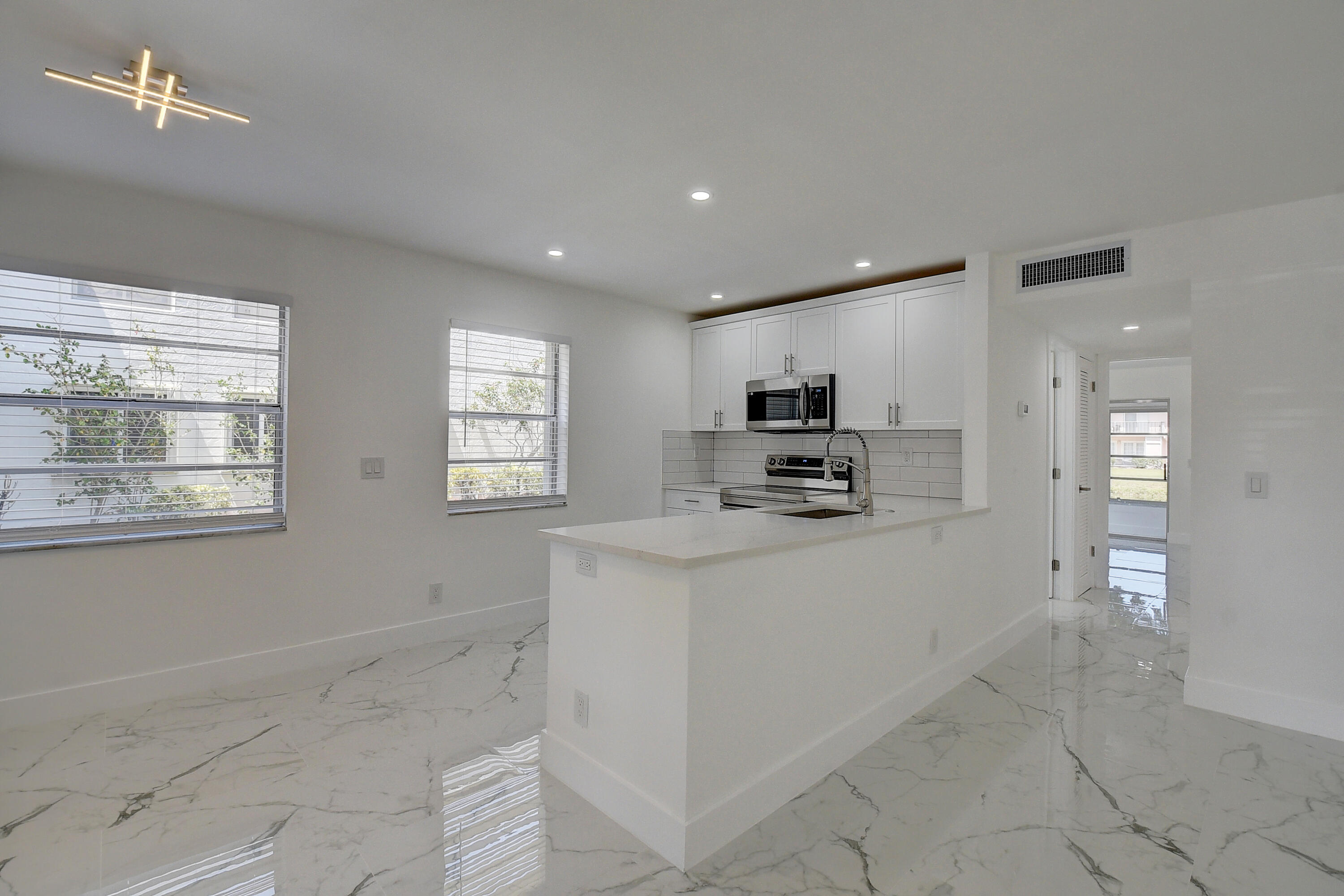 392 Saxony Way Delray Beach, FL 33446 - Photo 7 of 27 09_dsc_3336_37_38_39_40