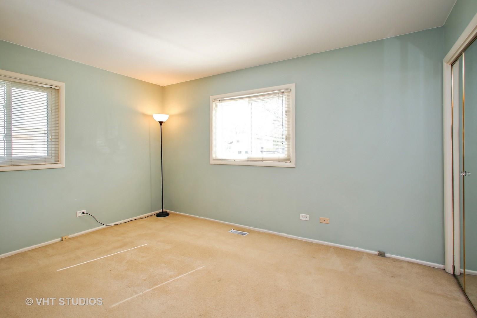 1720 Kent Road Hoffman Estates, IL 60169 - Photo 13 of 22