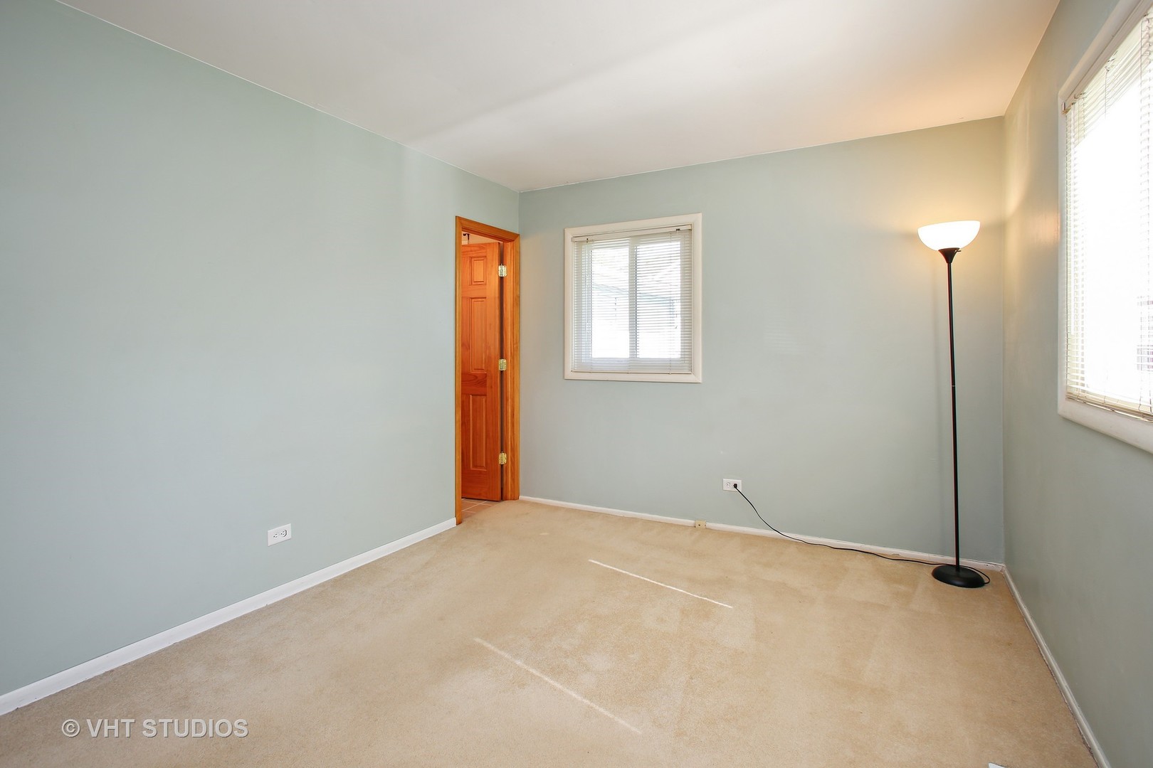 1720 Kent Road Hoffman Estates, IL 60169 - Photo 14 of 22