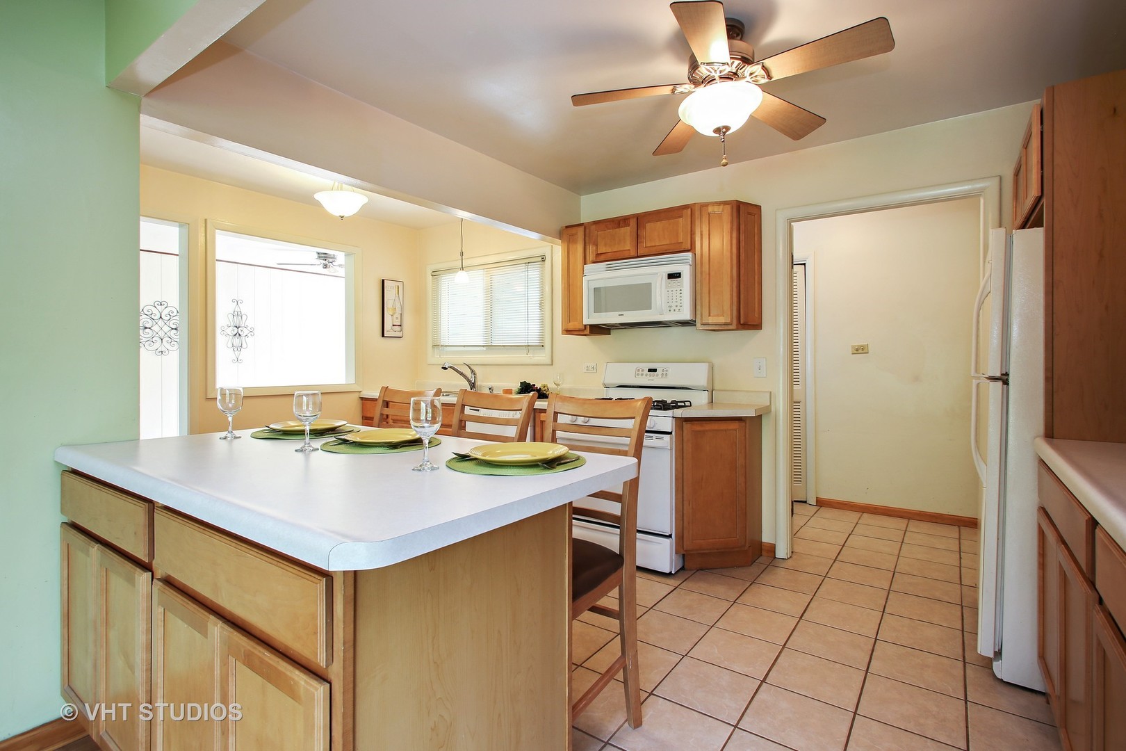 1720 Kent Road Hoffman Estates, IL 60169 - Photo 6 of 22