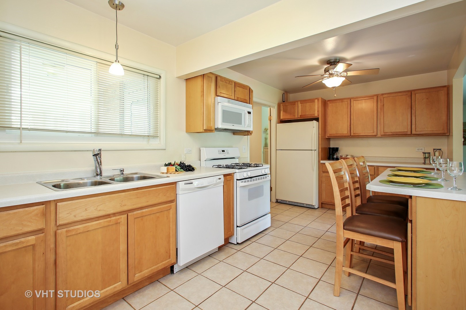 1720 Kent Road Hoffman Estates, IL 60169 - Photo 7 of 22
