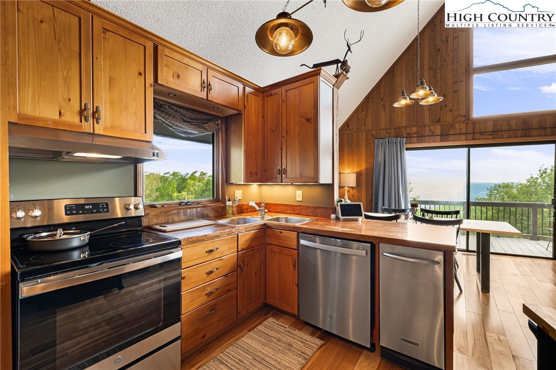 871 Rich Knob Road Spruce Pine, NC 28777 - Photo 12 of 43 Gallery Image 12