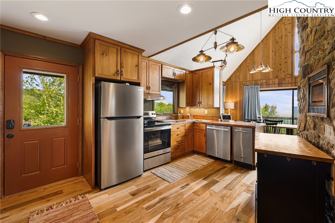 871 Rich Knob Road Spruce Pine, NC 28777 - Photo 4 of 43 Gallery Image 4