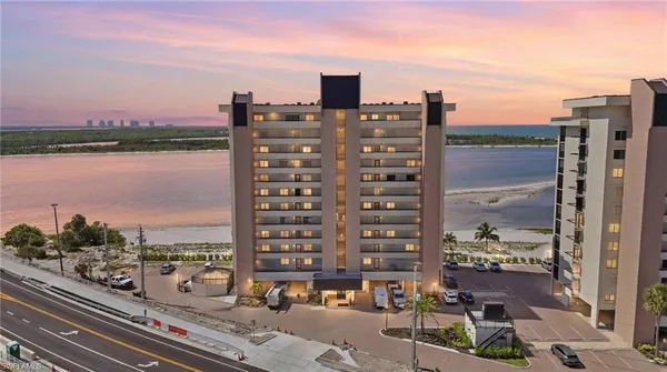 $700,000 | 8402 Estero Boulevard, Unit 1002, Fort Myers Beach, FL 33931