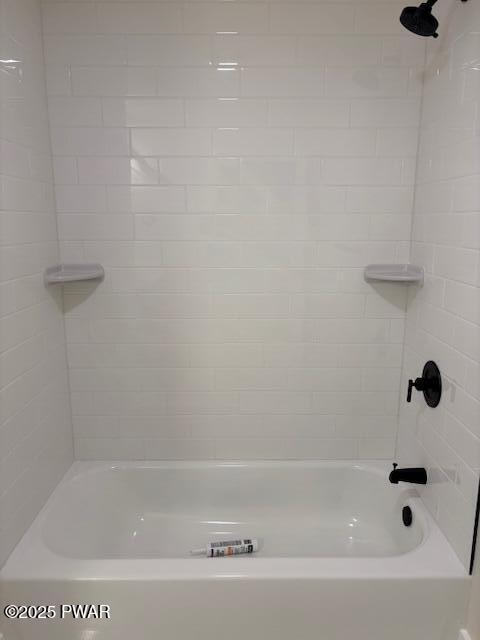 112 Ridge Drive Milford, PA 18337 - Photo 16 of 22 a bathroom with a bathtub