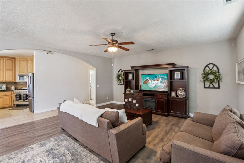 8294 Aster Road Oak Hills, CA 92344 - Photo 10 of 37