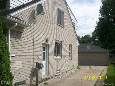 2061 Vernier Road Grosse Pointe, MI 48236 - Photo 2 of 3 Vernier 2061-2065-07-08-09 (5).jpg