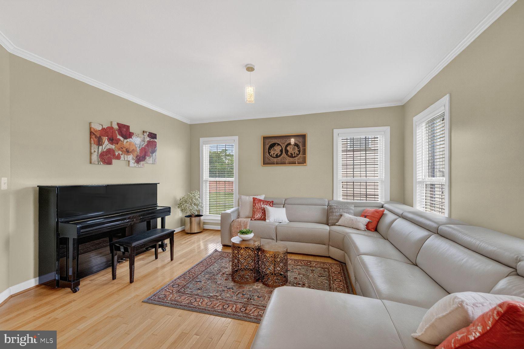3607 Ox Ridge Court Fairfax, VA 22033 - Photo 5 of 19 Inviting living space with natural light.