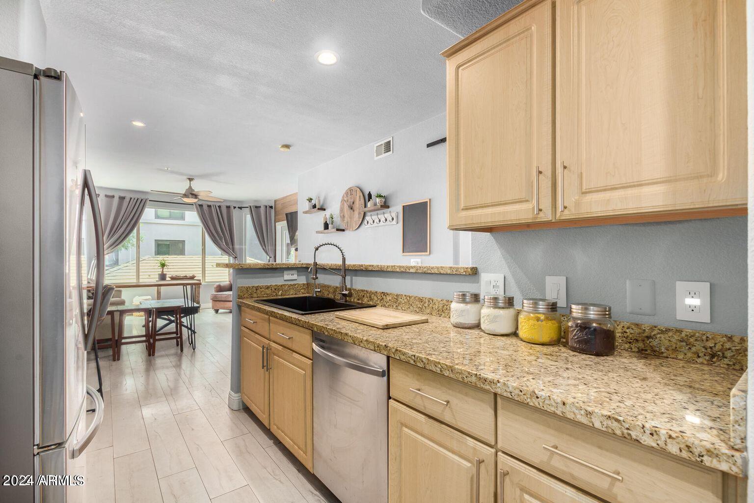 435 West Rio Salado Parkway, Unit 227 Tempe, AZ 85281 - Photo 7 of 28 Kitchen