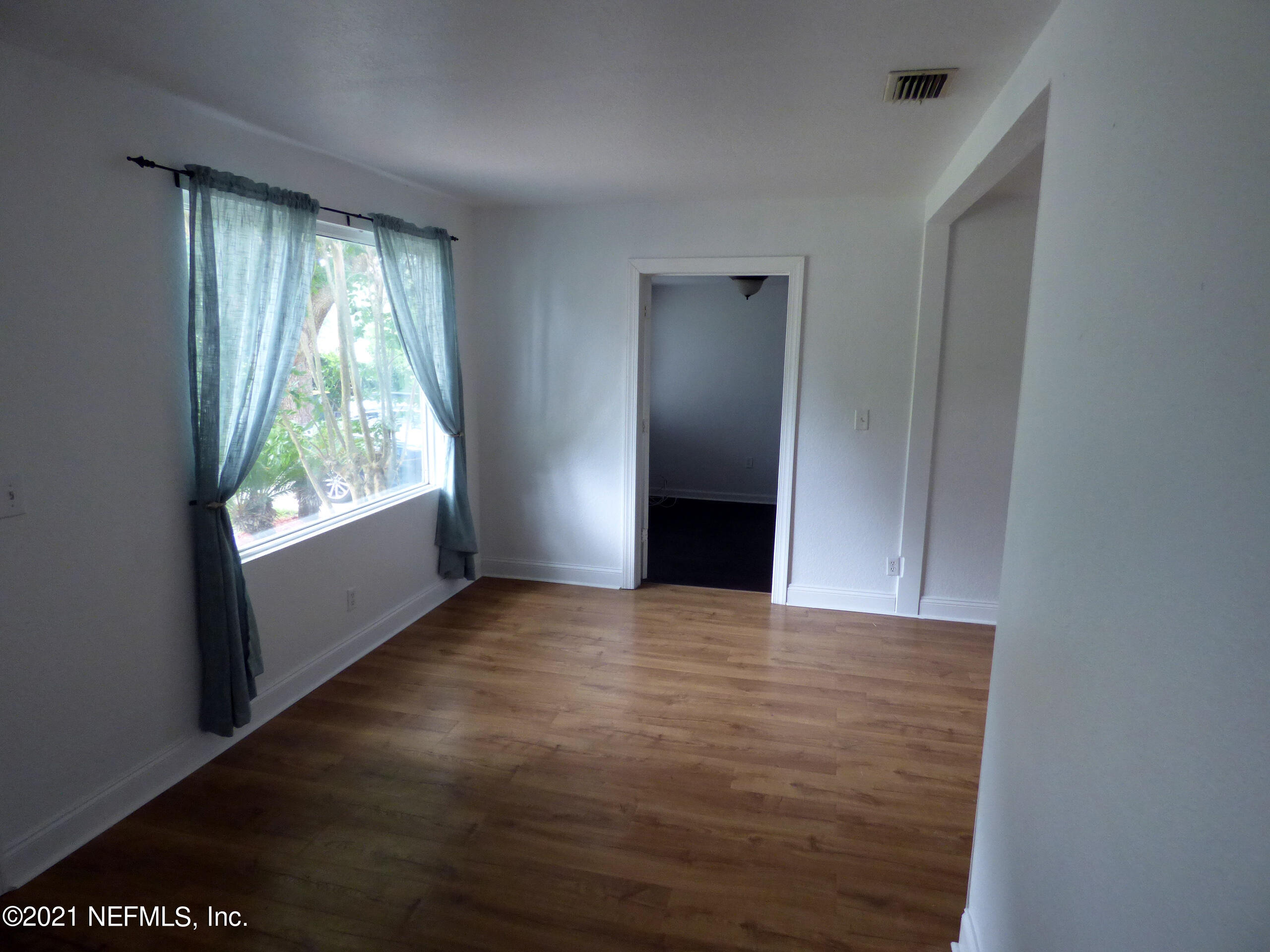 9744 Leahy Road Jacksonville, FL 32246 - Photo 4 of 26 Living room