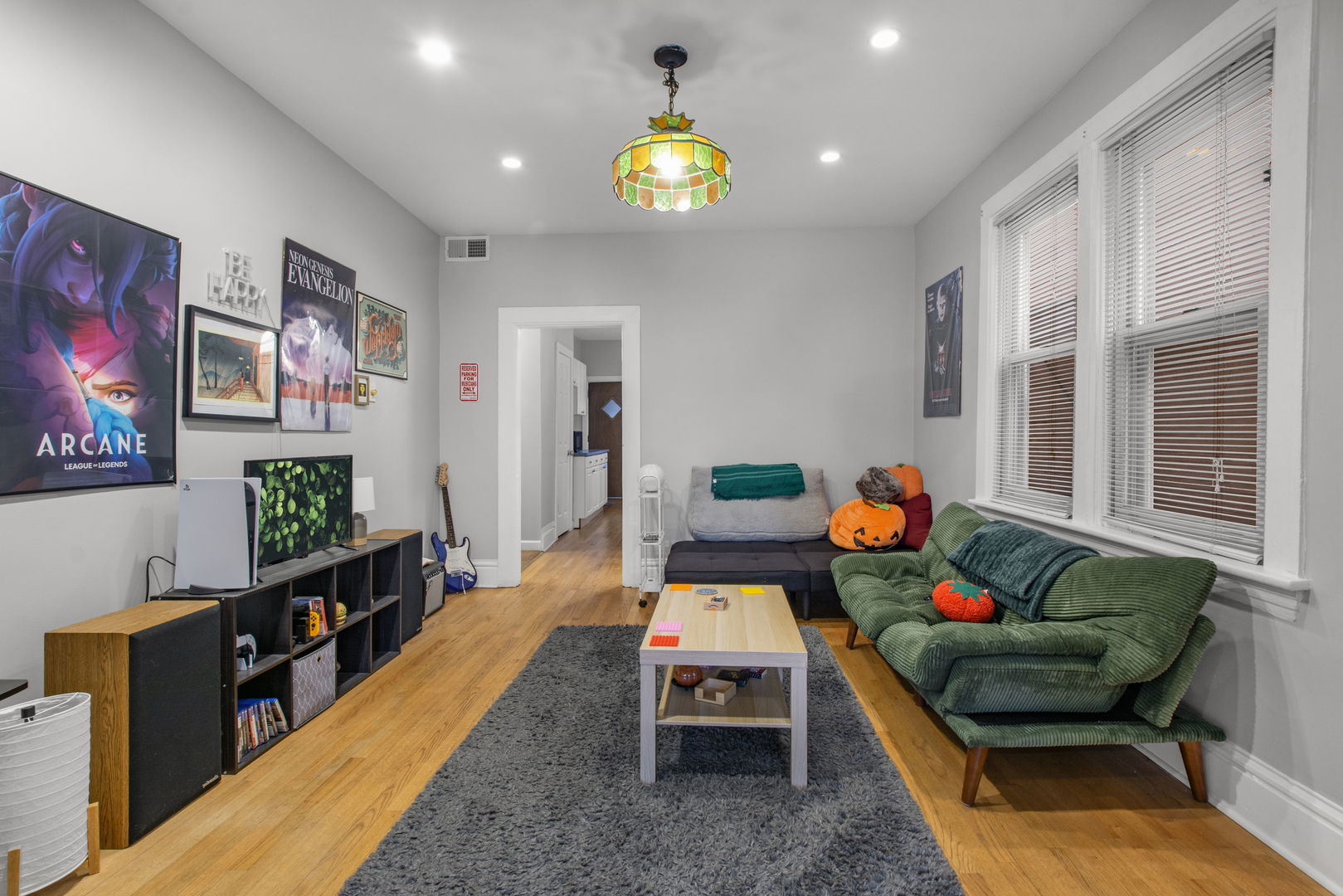 2118 West Fletcher Street Chicago, IL 60618 - Photo 2 of 26